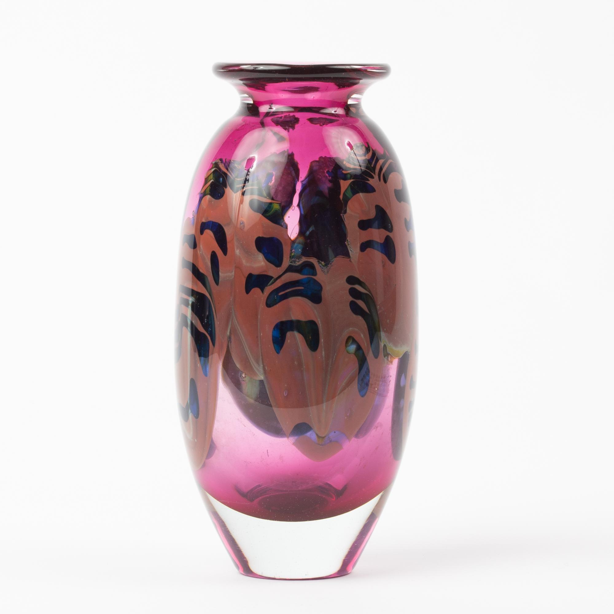 Appraisal: BRENT KEE YOUNG B ART GLASS VASE A Brent Kee