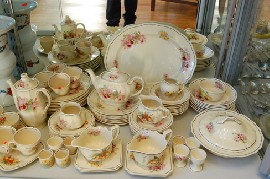 Appraisal: ROYAL DOULTON ORCHIDS PATTERN DINNER SERVISE FOR EIGHT WITH EXTRAS