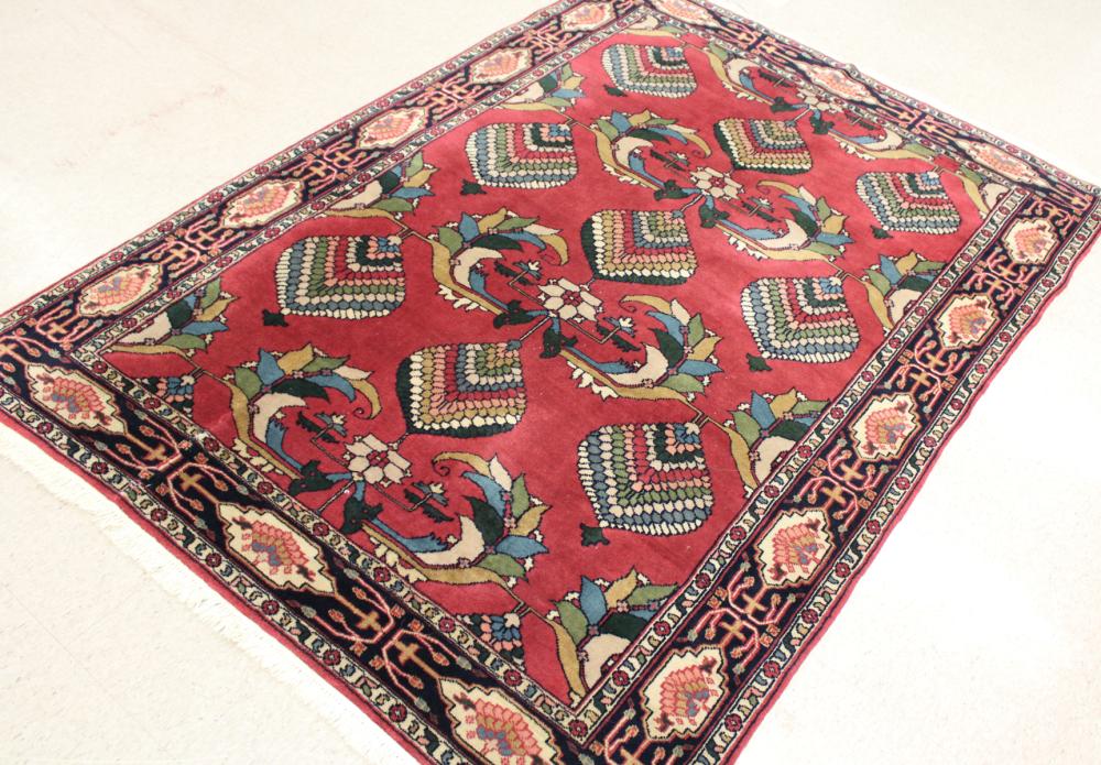 Appraisal: HAND KNOTTED ORIENTAL CARPET contemporary Indo-Persian stylized flowers and palmettes