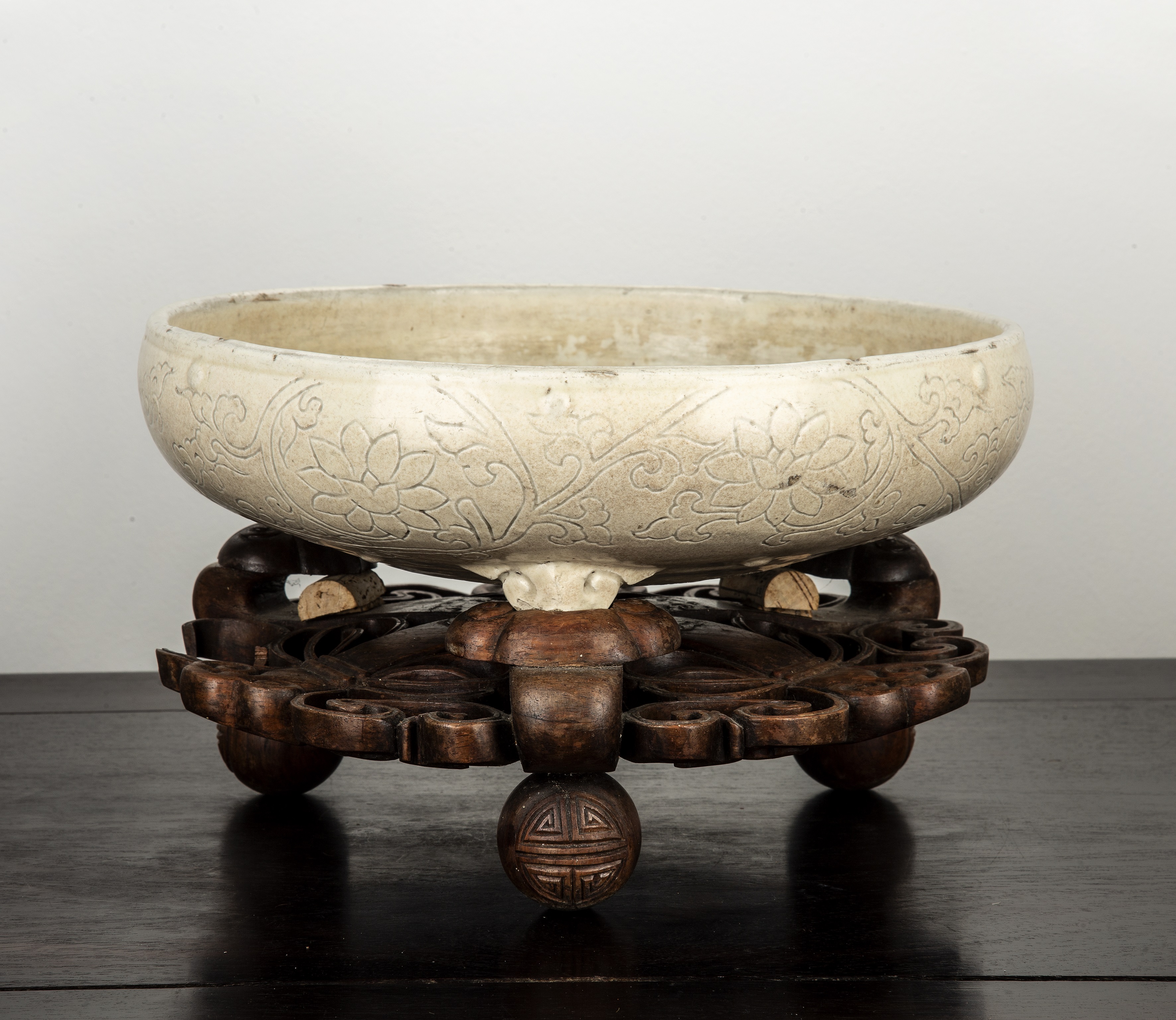 Appraisal: Dingyao 'lotus' censerChinese Jin Northern Song dynasty with incised lotus