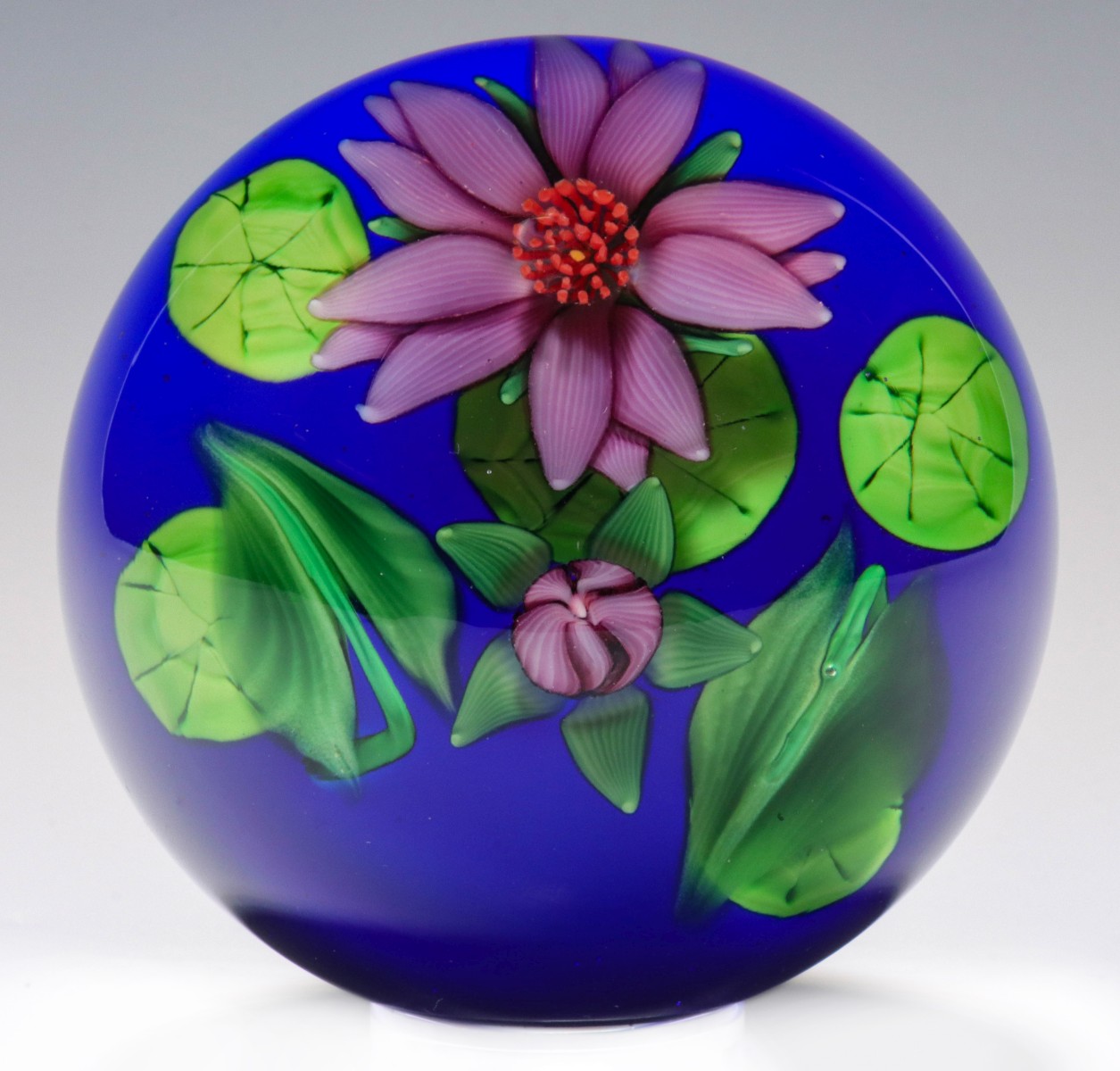 Appraisal: A LUNDBERG PAPERWEIGHT WITH FLOATING WATER LILIESSteven Lundberg The Lundberg