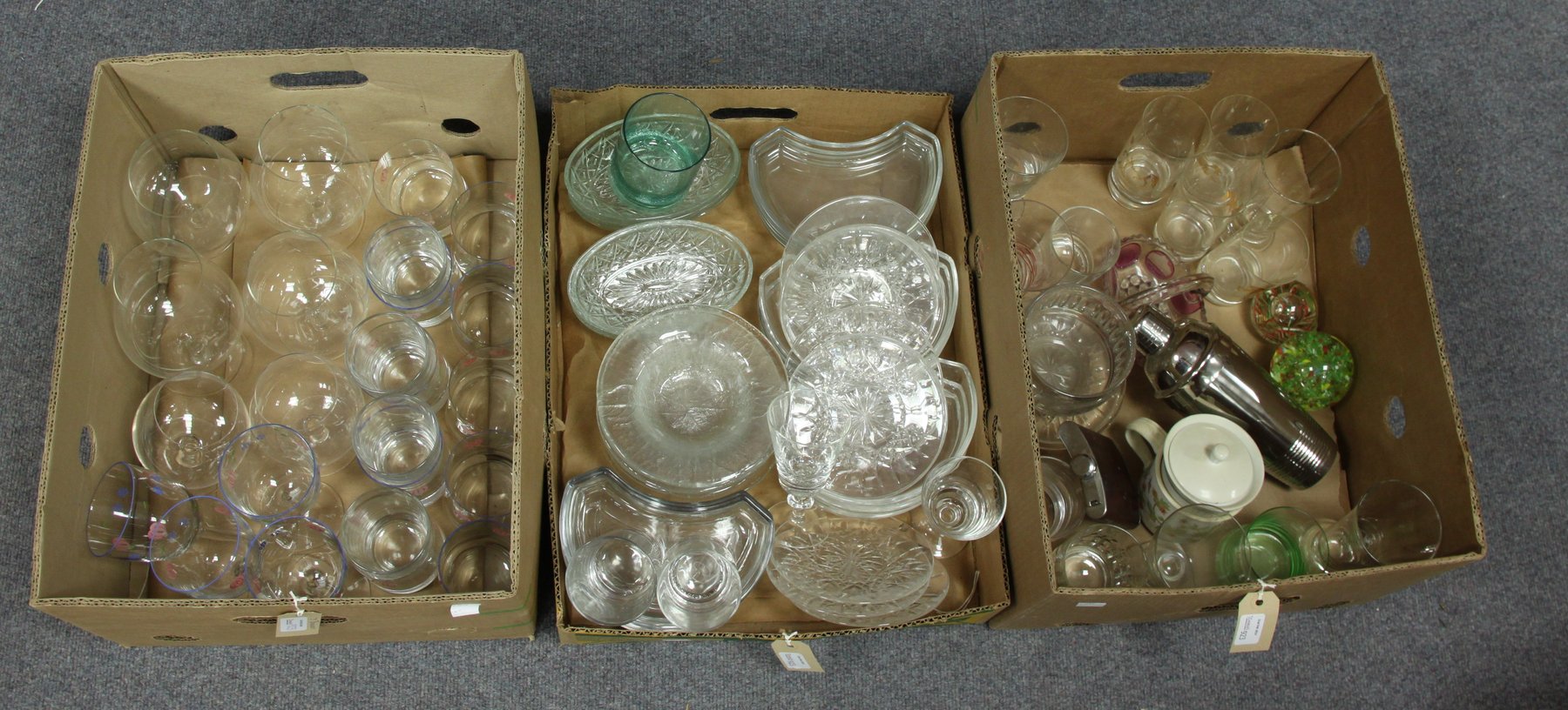 Appraisal: A quantity of drinking glasses and dishes