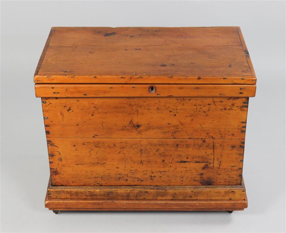 Appraisal: TH CENTURY STAINED PINE STORAGE BOX the hinged top over