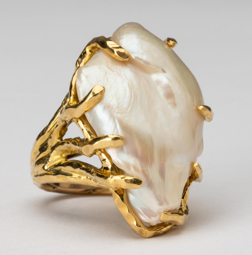 Appraisal: KARAT YELLOW GOLD PEARL RINGset with one baroque cultured pearl