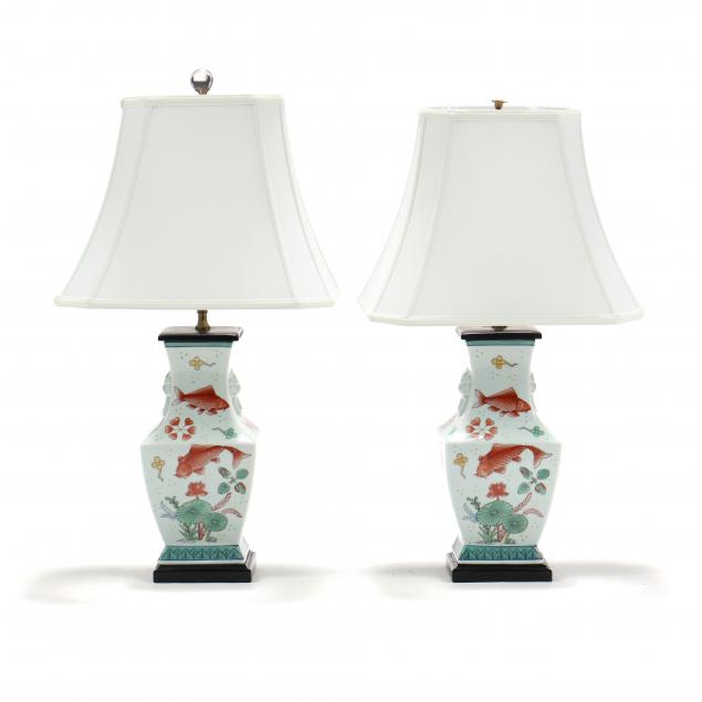 Appraisal: PAIR OF DECORATIVE CHINESE EXPORT STYLE PORCELAIN TABLE LAMPS Late