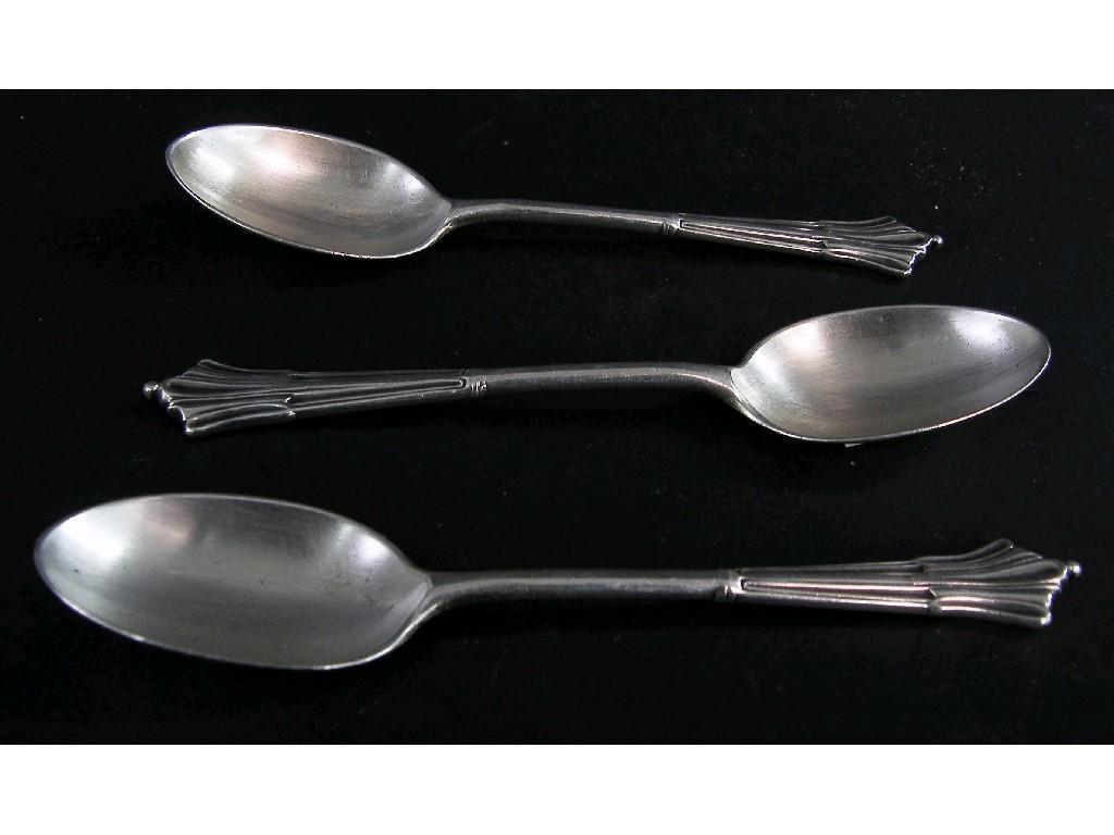 Appraisal: Set of three late Victorian Albany pattern teaspoons London long