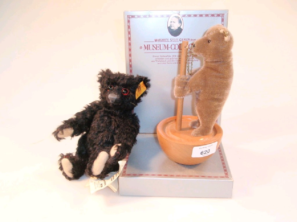 Appraisal: Two small Steiff Museum Collection bears