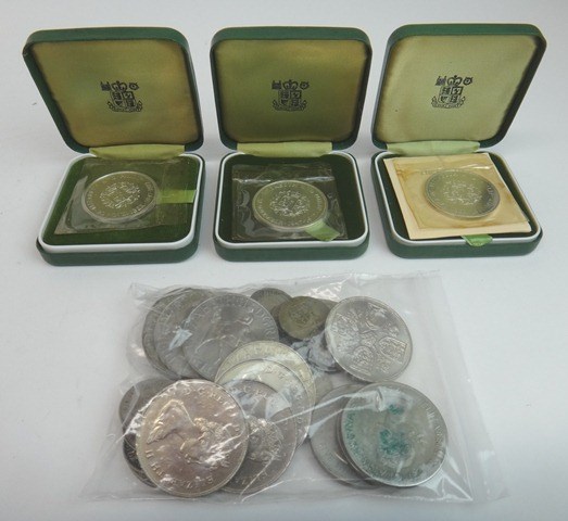 Appraisal: Three silver proof crowns with individual cases a crown a