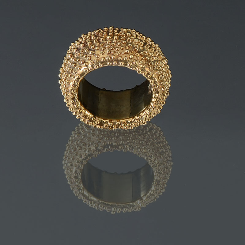 Appraisal: ITALIAN K HOLLOW WIDE BAND K yellow gold band Hollow