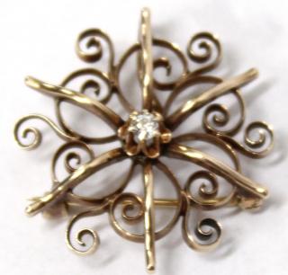 Appraisal: K Gold Diamond Brooch In the form of a swirling