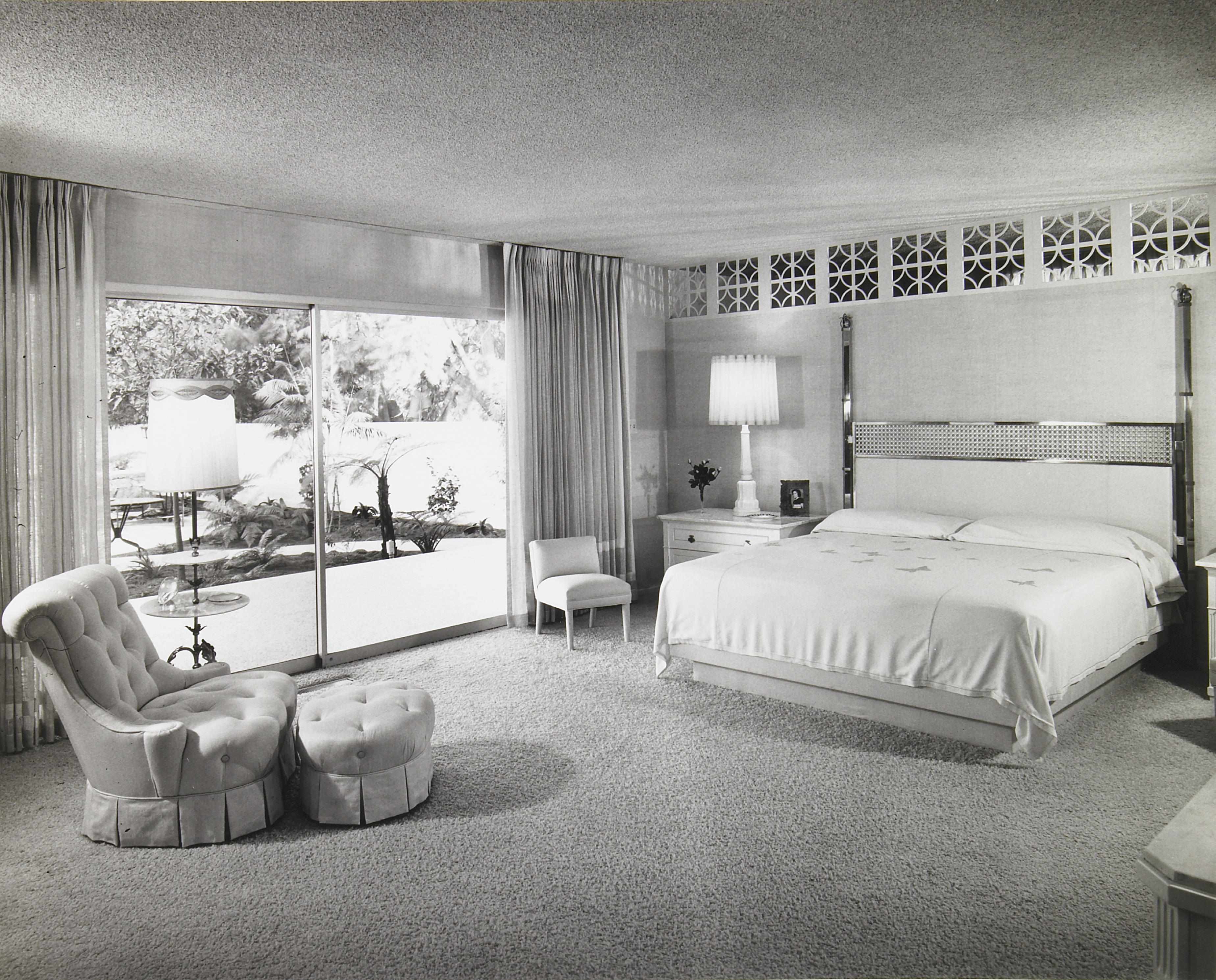 Appraisal: A group of six Julius Shulman gelatin silver prints from