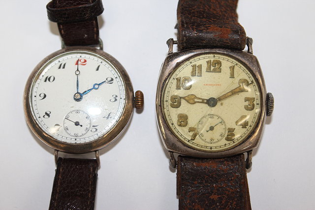 Appraisal: A SWISS SILVER CASED GENT'S WRISTWATCH the white enamel Arabic