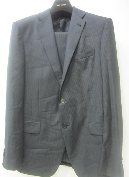 Appraisal: A MENS LOUIS VUITTON MID-GREY SUIT ESTIMATED SIZE M-L A