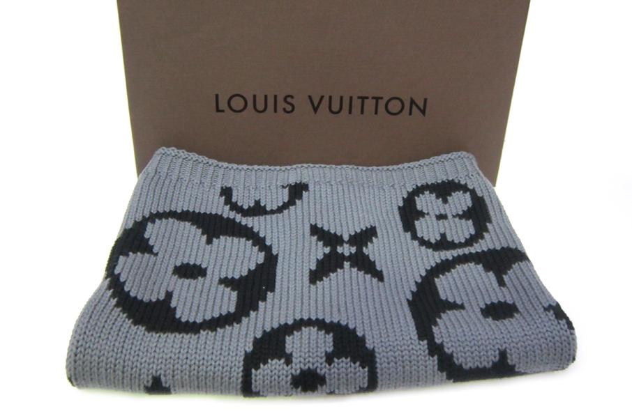 Appraisal: A LOUIS VUITTON PULLOVER SCARF A LOUIS VUITTON PULLOVER SCARF