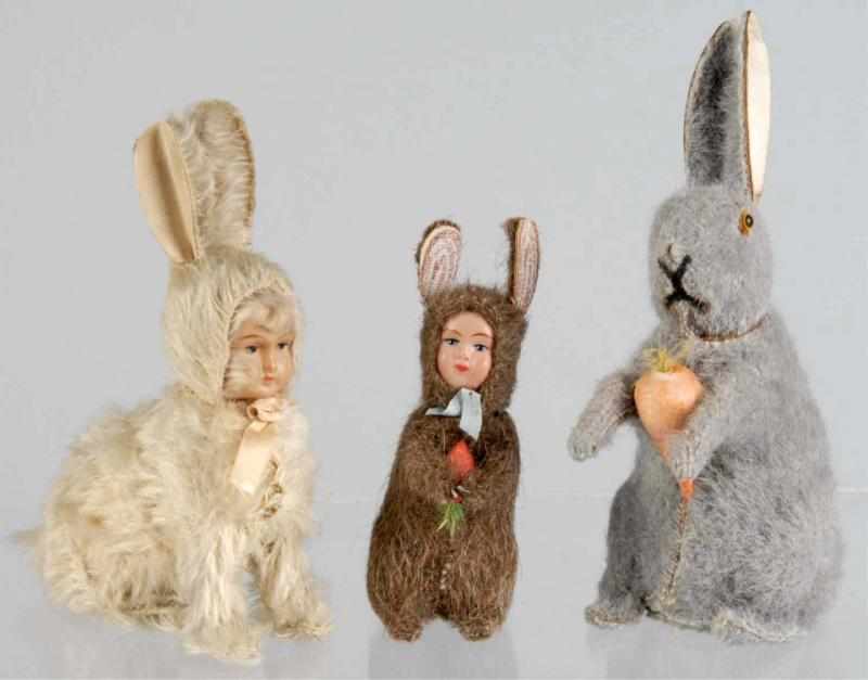 Appraisal: Lot of Easter Candy Containers Description Includes one rabbit holding