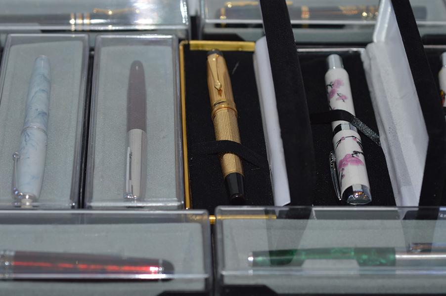 Appraisal: TEN FOUNTAIN PENS OF MIXED DESIGNS TEN FOUNTAIN PENS OF