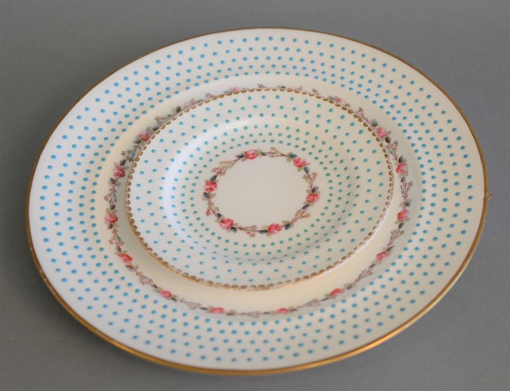 Appraisal: English Ford's china plates and saucers having a wreath of