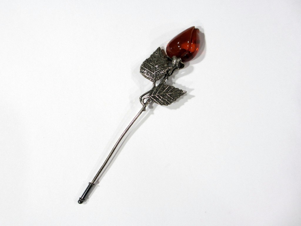 Appraisal: A large amber pin brooch designed as a closed single