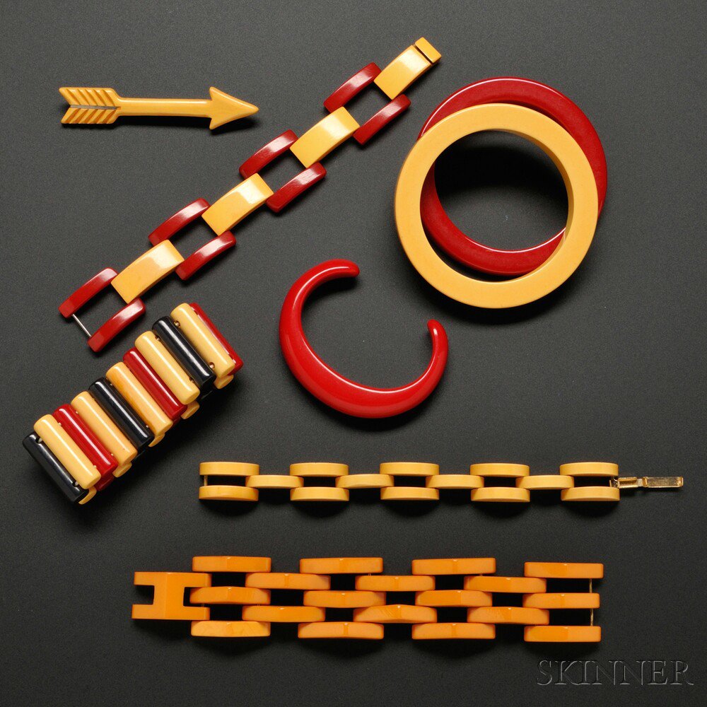 Appraisal: Eight Bakelite Jewelry Items United States early th century In