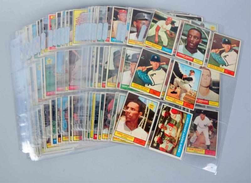 Appraisal: Lot of Topps Baseball Cards Includes minor stars and commons