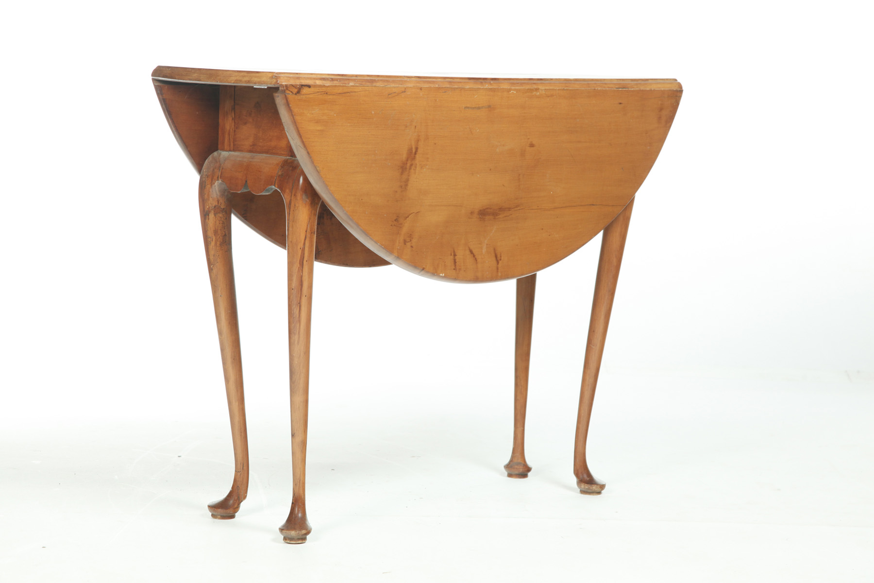 Appraisal: NEW ENGLAND QUEEN ANNE DROP-LEAF TABLE Mid- th century maple