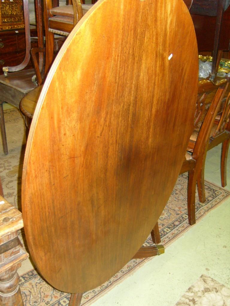 Appraisal: A Georgian mahogany tilt top breakfast table of oval form