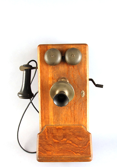 Appraisal: A Kellogg Wall Telephone having an oak case with Bakelite