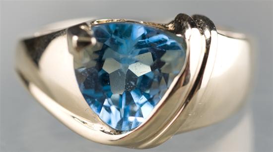 Appraisal: KT yellow gold blue topaz ring Ring contains one genuine