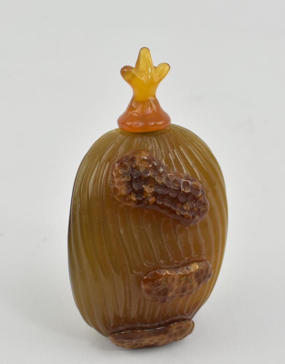 Appraisal: CHINESE REEDED OVAL AGATE SNUFF BOTTLEThe transparent white and amber