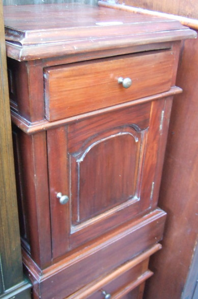 Appraisal: A pair of hardwood bedside tables each with single drawers