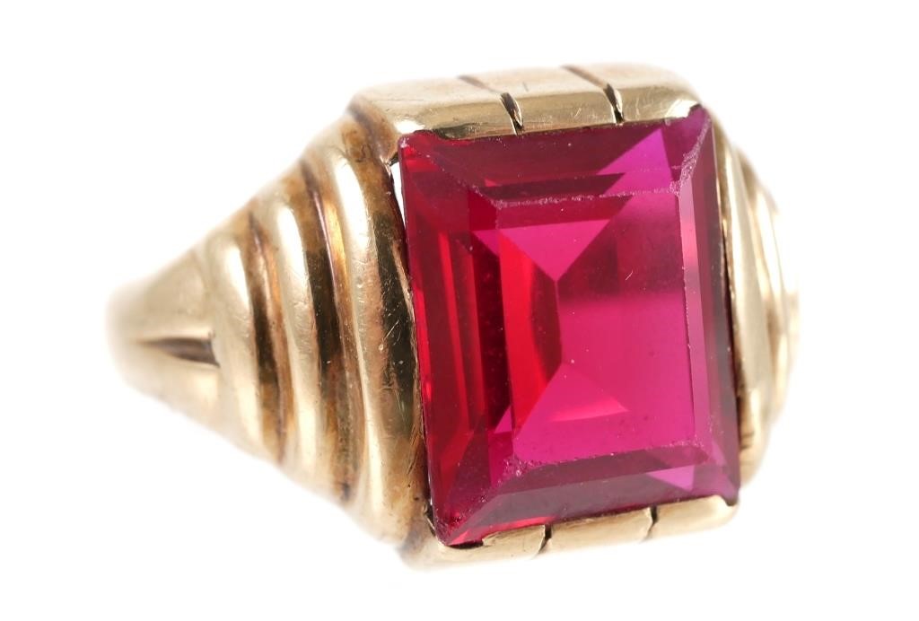 Appraisal: MEN'S VINTAGE K GOLD RUBY RINGArt Deco style men's ring