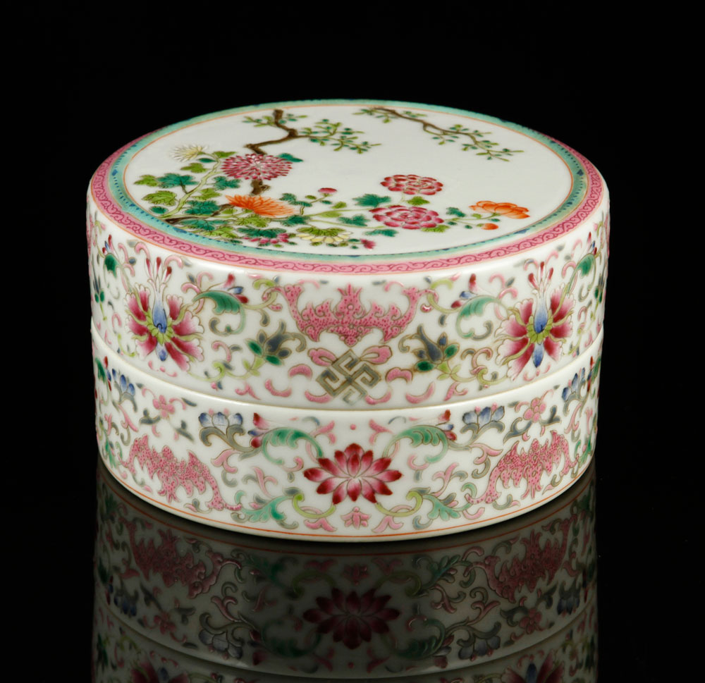 Appraisal: - Chinese Famille Rose Porcelain Box Famille rose porcelain box