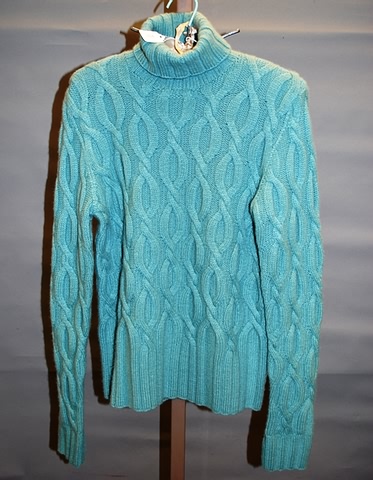 Appraisal: TSE foam green cashmere long sleeve cable turtleneck sweater Size