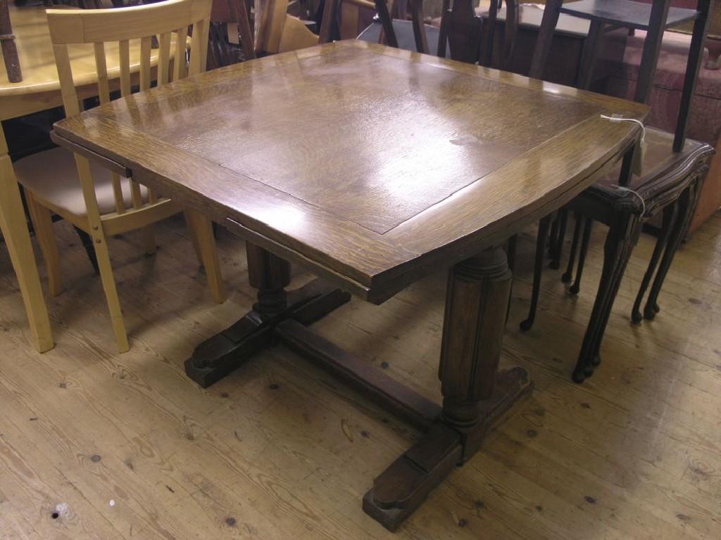 Appraisal: A 's oak draw-leaf dining table on end supports ft