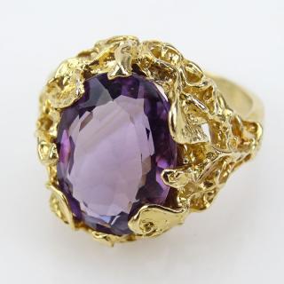 Appraisal: Lady's Vintage Oval Cut Amethyst and Karat Yellow Gold Ring