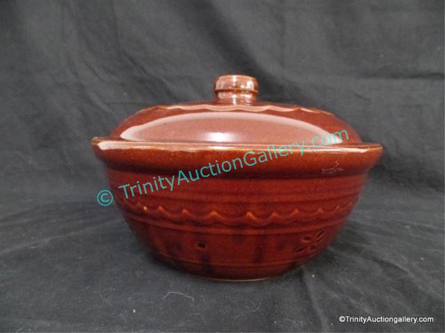 Appraisal: Daisy Dot Covered Casserole Dish by Mar Crest Qt Covered