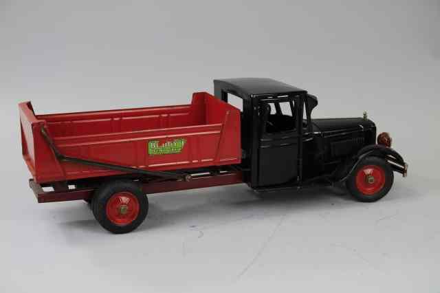 Appraisal: BUDDY 'L' JUNIOR DUMP TRUCK C 's pressed steel cab