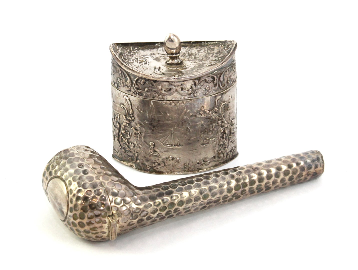 Appraisal: A silver hinge lidded small tea caddy of oval form