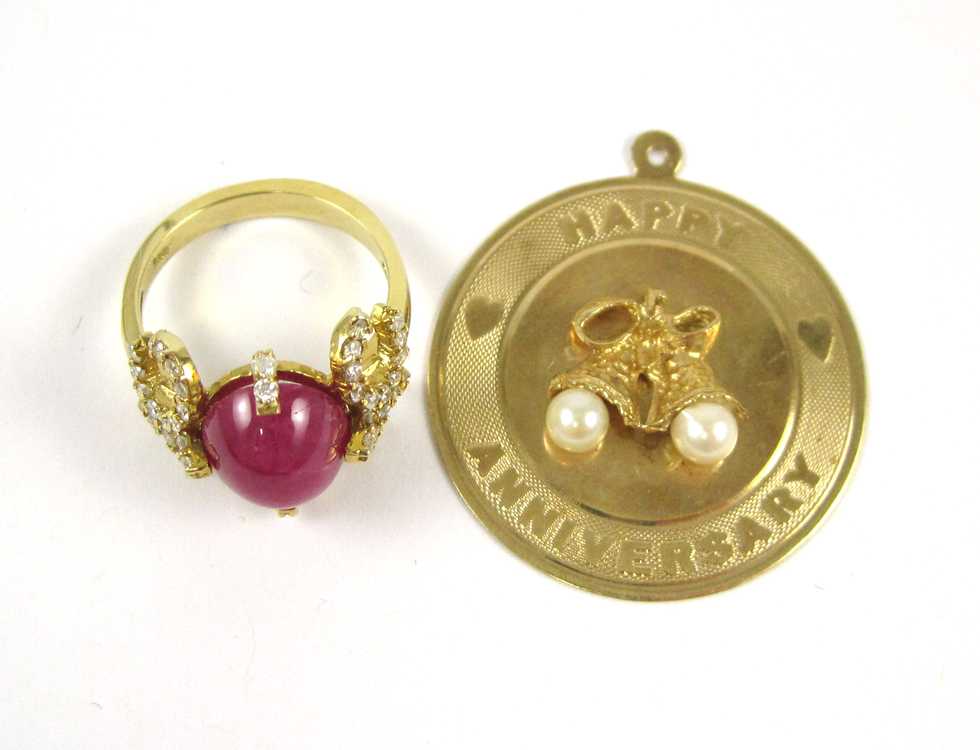 Appraisal: TWO ARTICLES OF FOURTEEN KARAT GOLD JEWELRY including a k