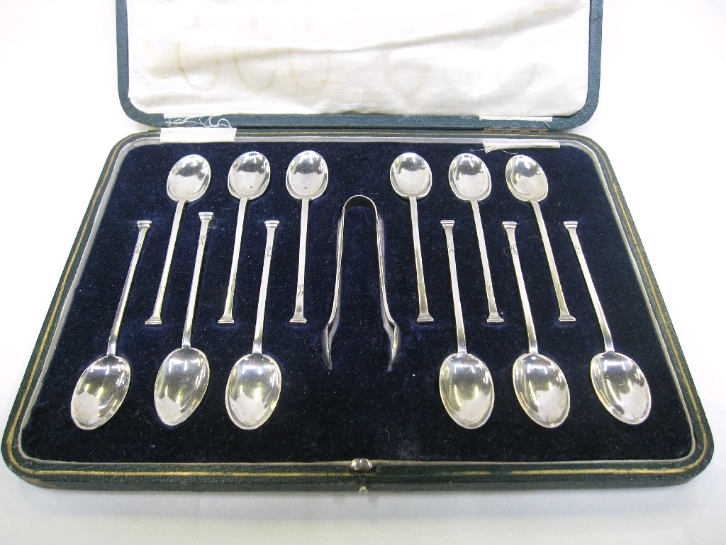 Appraisal: Cased set of silver spoons with tongs Sheffield