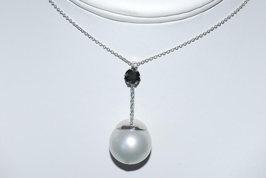 Appraisal: A SOUTH SEA PEARL AND BLACK AND WHITE DIAMOND PENDANT