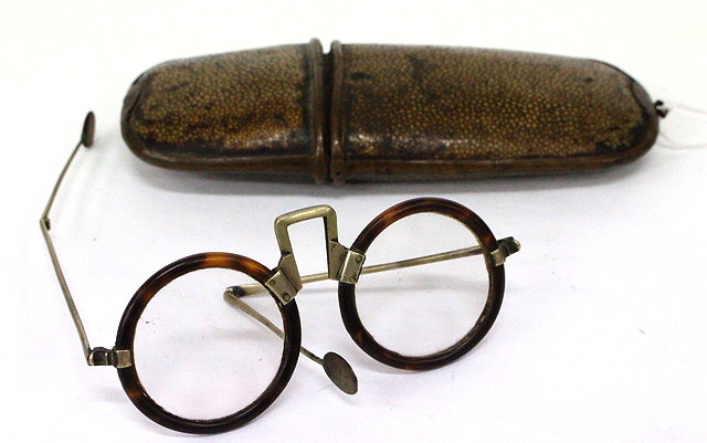 Appraisal: A PAIR OF EARLY TH CENTURY CHINESE TORTOISE SHELL AND