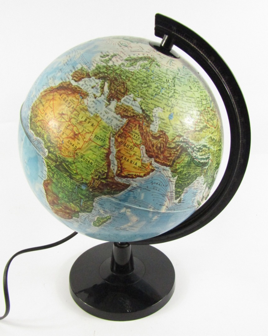 Appraisal: A Tecnodidattica Ligure illuminated globe cm diameter