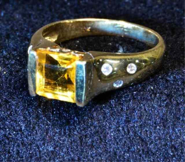 Appraisal: A Ladies K Citrine Quartz And Diamond RingThe central square