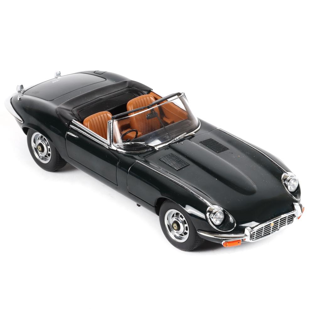 Appraisal: AUTOART JAGUAR E-TYPE ROADSTER SCALE DIECAST CARAutoart Jaguar E-Type Roadster