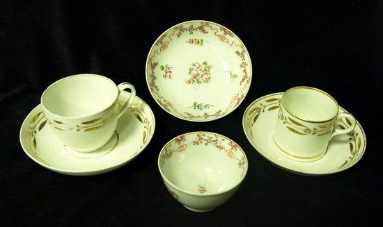 Appraisal: A New Hall teabowl and saucer circa decorated floral sprays