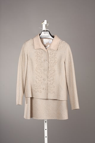 Appraisal: Oscar de le Renta tan wool alpaca skirt suit with