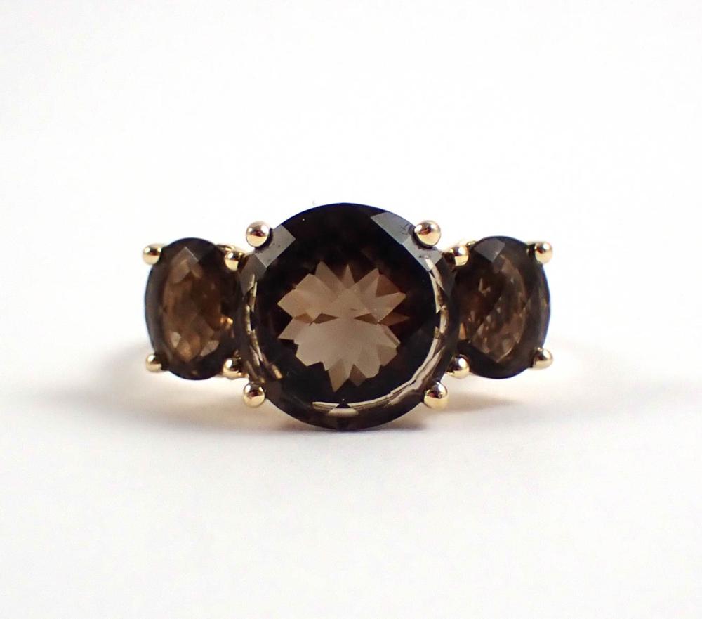 Appraisal: SMOKY QUARTZ AND FOURTEEN KARAT YELLOW GOLD RING having a