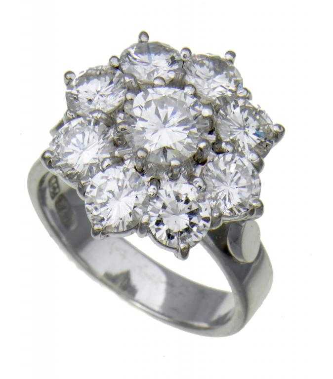 Appraisal: A DIAMOND CLUSTER RING BY BOODLE DUNTHORNE the slightly larger