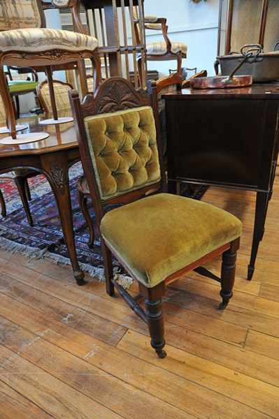 Appraisal: FIVE EDWARDIAN BUTTON BACK UPHOLSTERED DINING CHAIRS